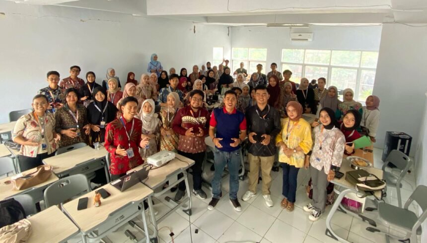 Kegiatan Character and Training Development yang diselenggarakan oleh Deputi PSDM GenBI Komisariat Universitas Negeri Makassar (UNM). Dengan tema “Komunikasi Efektif untuk Perubahan: Berani Bicara, Berani Menginspirasi,” acara ini digelar di Gedung BU FEB UNM pada 5 Oktober 2024.