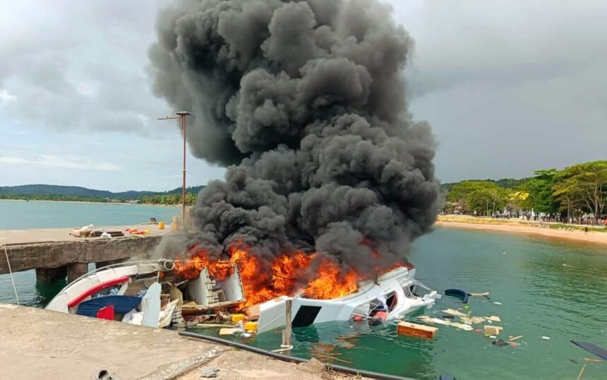 Ledakan hebat speedboat tim paslon Gubernur Maluku Utara di Pelabuhan Bobong, (12/10/2024).