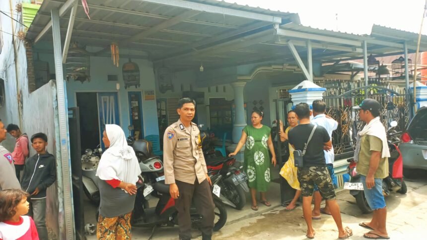 Bripka Muh. Arafah, melakukan kunjungan kepada warga binaannya pada Senin (14/10/2024).