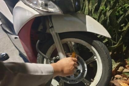 Polsek Grogol Petamburan melakukan kegiatan 'Gembok Kamtibmas', (10/10/2024).