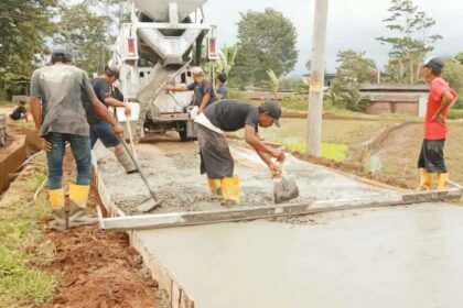 Peningkatan jalan di Desa Badran dengan anggaran Rp200 juta. 