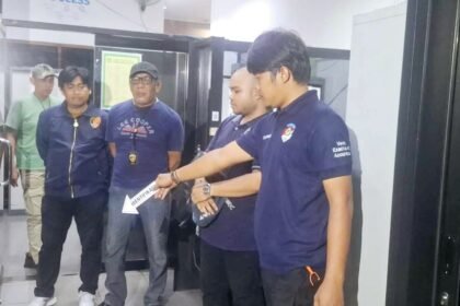 Polisi lakukan penyelidikan terkait pegawai pabrik di Jakarta Barat dianiaya oleh debt collector, 12 Mei 2025.