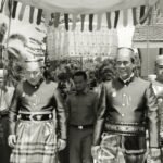 Dewan Adat Kabupaten Bone, mengukuhkan gelar nama adat untuk Kapolri Jenderal Polisi Listyo Sigit Prabowo dan Menteri Pertanian Andi Amran Sulaiman. Jumat, (16/5/2025).