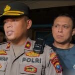Foto: Kapolsek Medan Area Kompol Dwi Himawan Chandra didampingi Kanit Reskrim Iptu Dian Pranata Simangunsong saat memberikan keterangan usai penangkapan pelaku penganiayaan di Jalan Menteng II, Medan Denai.