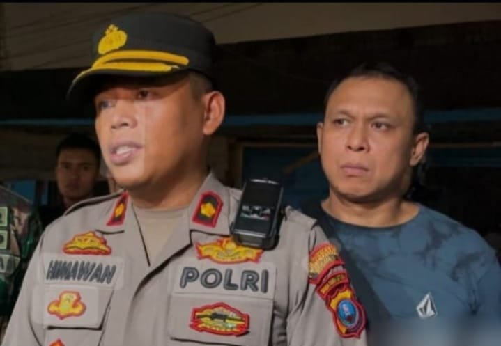 Foto: Kapolsek Medan Area Kompol Dwi Himawan Chandra didampingi Kanit Reskrim Iptu Dian Pranata Simangunsong saat memberikan keterangan usai penangkapan pelaku penganiayaan di Jalan Menteng II, Medan Denai.