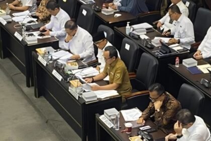 Wamendagri dalam rapat kerja bersama Badan Legislasi DPR RI yang membahas RUU tentang Pengaturan Reforma Agraria di Senayan, Jakarta, Senin (7/9/2026).